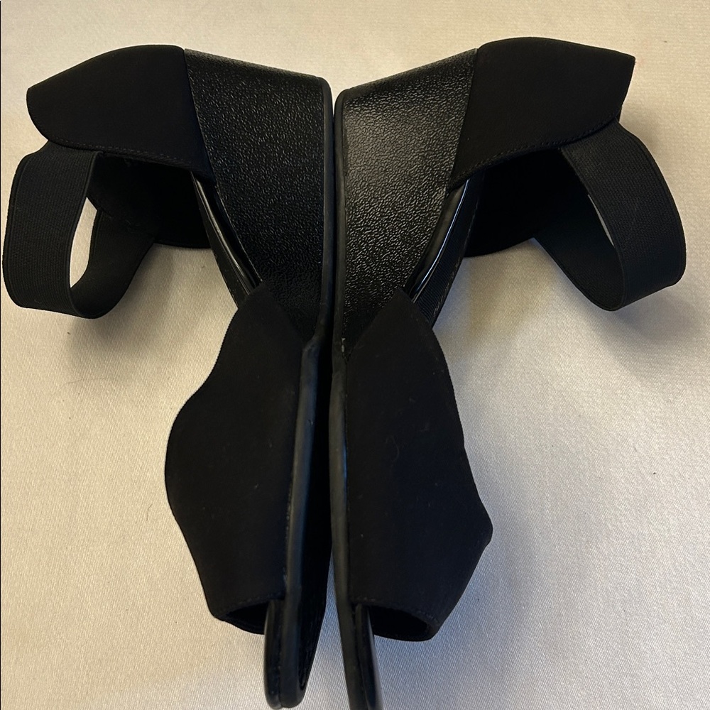 Anne Klein Black Peep-Toe Wedges iflex technology
Size 9.5M - Picture 4 of 8